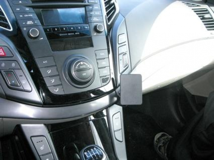 Brodit monteringsbygel för telefon eller navigation - Angled mount i gruppen Modellanpassat / Hyundai / i40 / i40 2011- hos CD Bilradio (240854686)