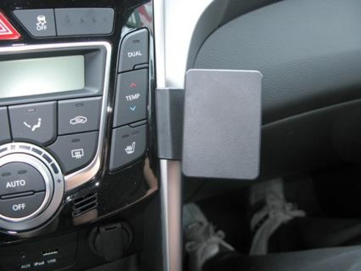 Brodit monteringsbygel för telefon eller navigation - Angled mount i gruppen Modellanpassat / Hyundai / i30 / i30 2012-2016 hos CD Bilradio (240854755)